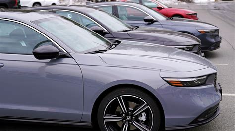 Honda recalls more than 300K Accords, HR-Vs over seat belt issues